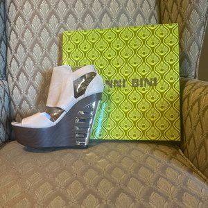 New Gianni Bini Carta Wedge Sandal in Bisque - Size 8